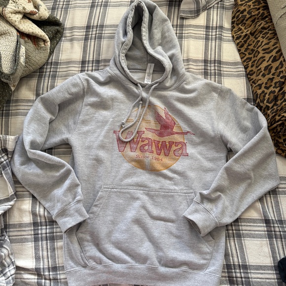 Wawa Tops - Vintage retro looking Wawa hoodie